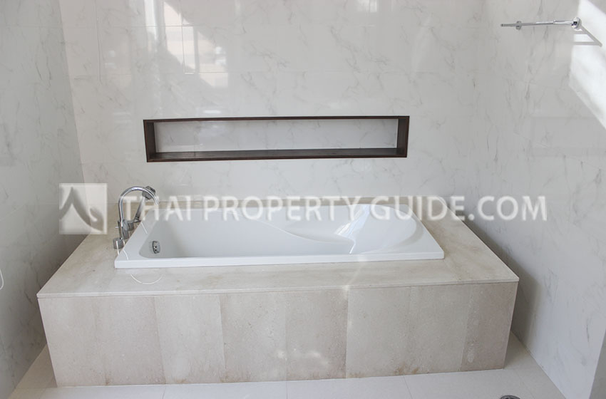 House with Private Pool in Sukhumvit 