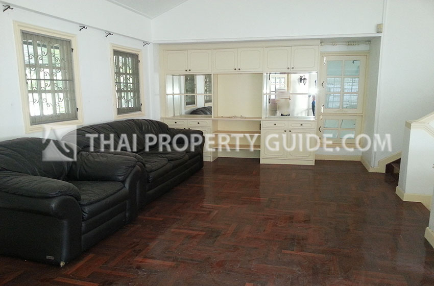 House with Private Pool in Sukhumvit 