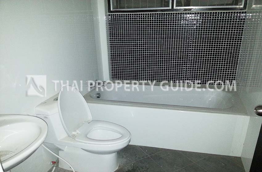 House with Private Pool in Sukhumvit 