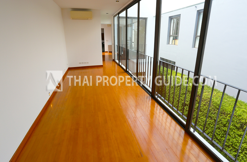 House with Private Pool in Sukhumvit 