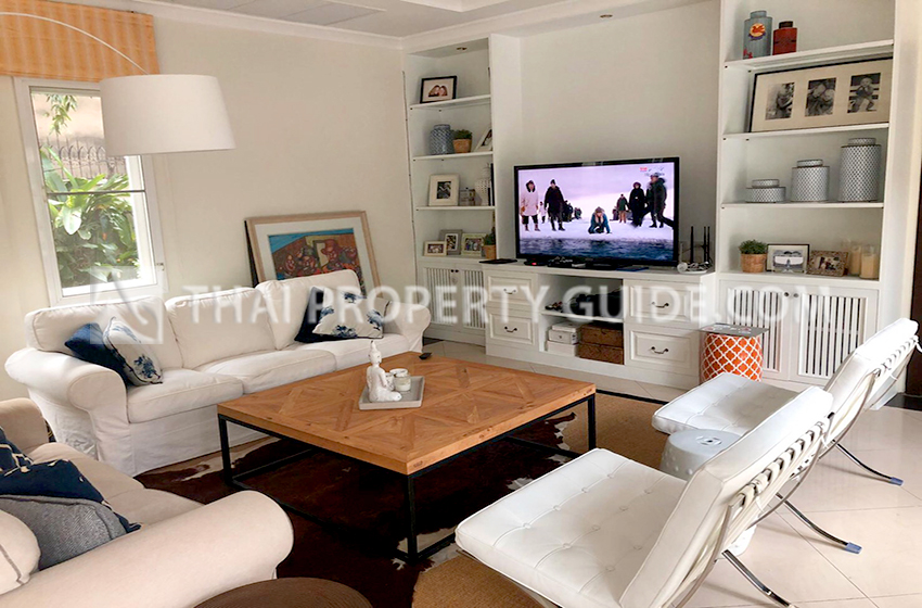 House with Private Pool in Sukhumvit 