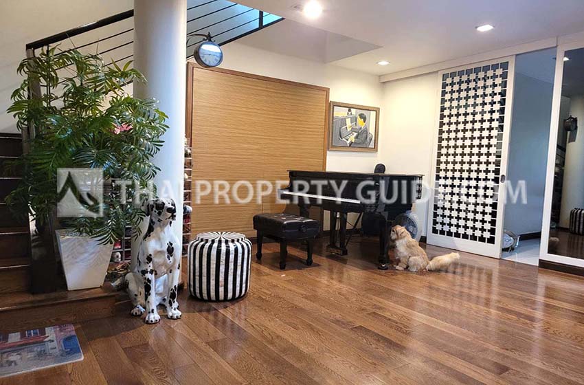 House with Private Pool in Sukhumvit 