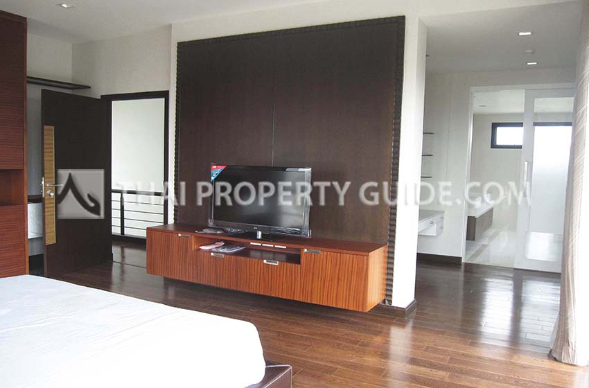 House with Private Pool in Sukhumvit 