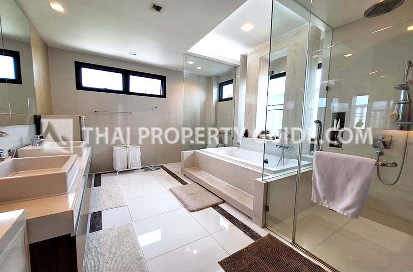 House with Private Pool in Sukhumvit 
