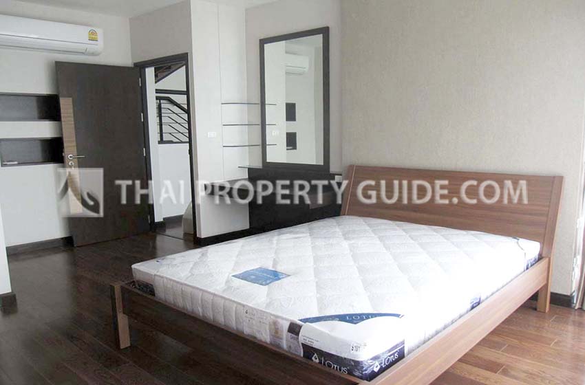 House with Private Pool in Sukhumvit 
