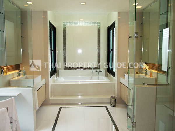 House with Private Pool in Sukhumvit 