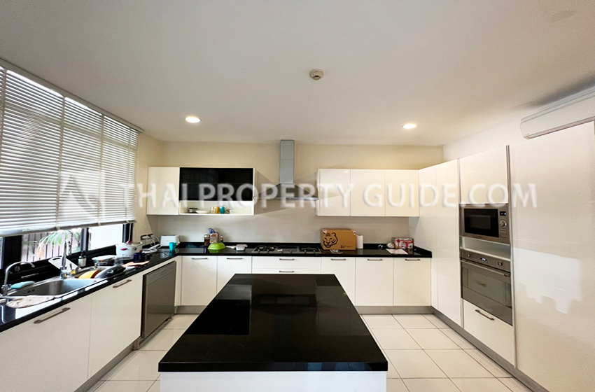 House with Private Pool in Sukhumvit 