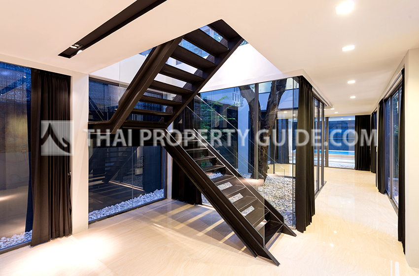 House with Private Pool in Sukhumvit 