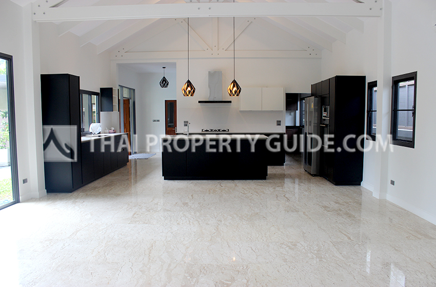 House with Private Pool in Sukhumvit 