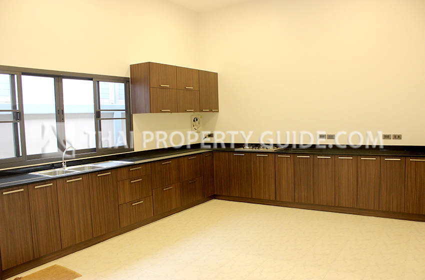 House with Private Pool in Sukhumvit 