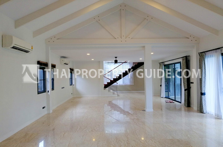 House with Private Pool in Sukhumvit 