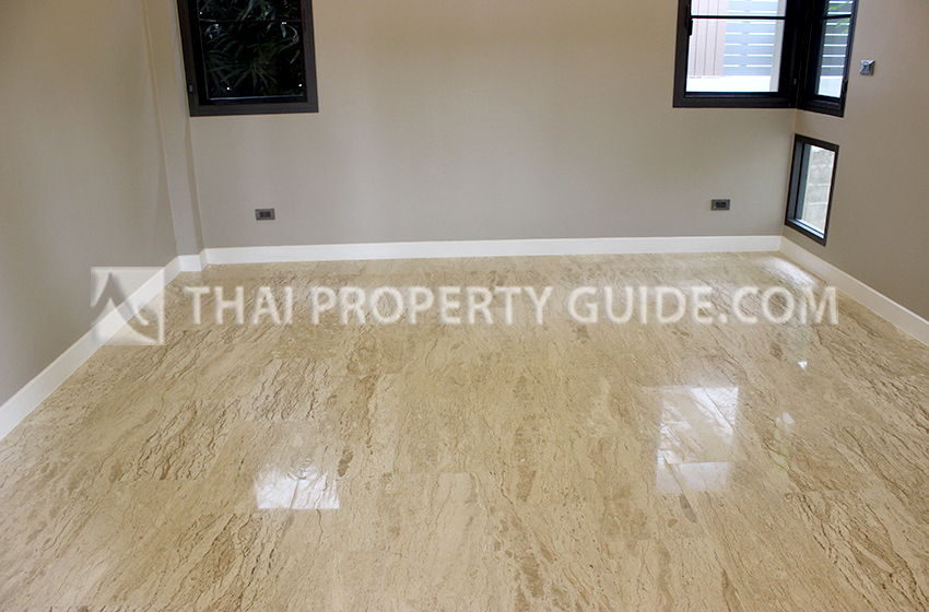 House with Private Pool in Sukhumvit 