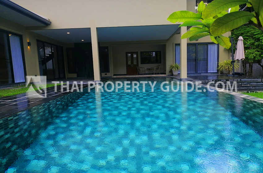 House with Private Pool in Sukhumvit 