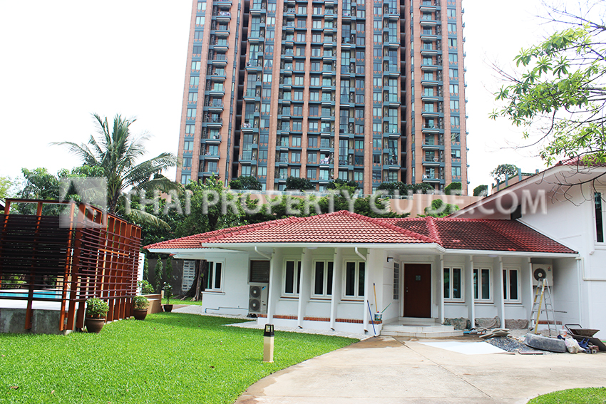 House with Private Pool in Sukhumvit 