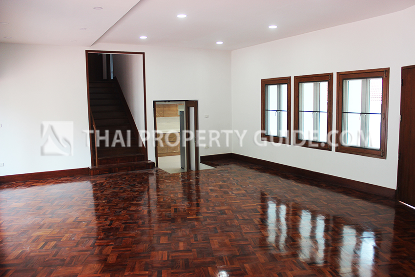 House with Private Pool in Sukhumvit 