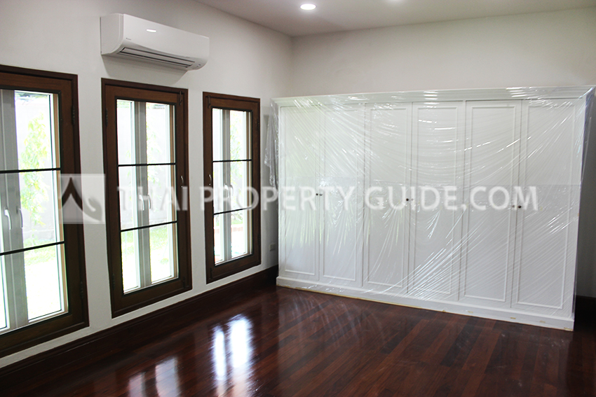 House with Private Pool in Sukhumvit 