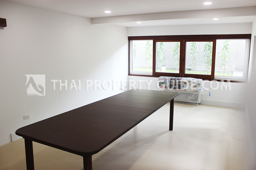 House with Private Pool in Sukhumvit 