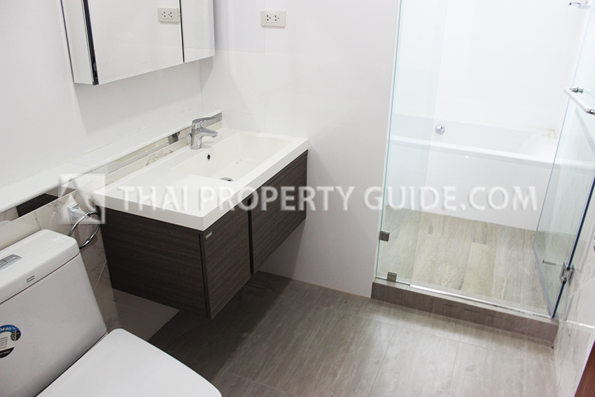 House with Private Pool in Sukhumvit 