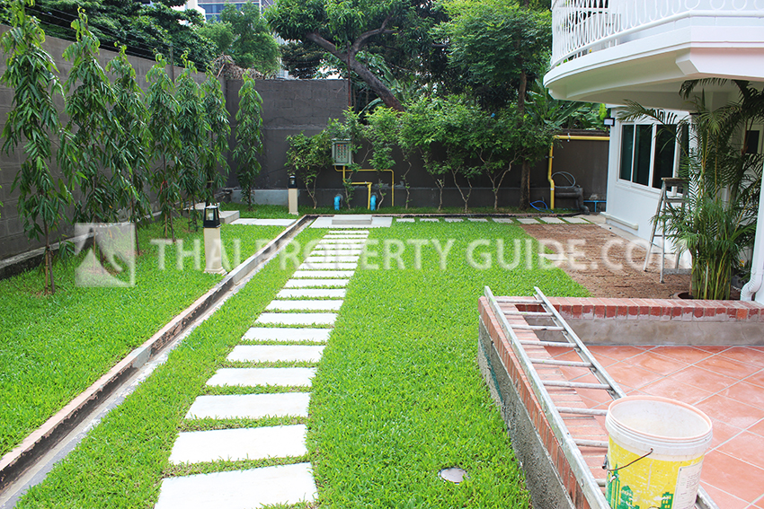 House with Private Pool in Sukhumvit 