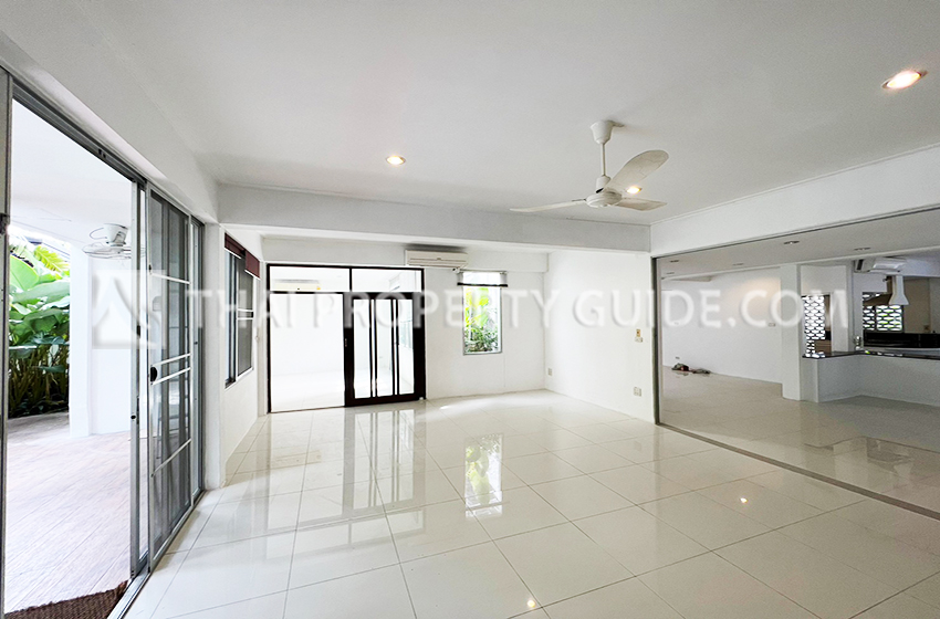 House with Private Pool in Sukhumvit 