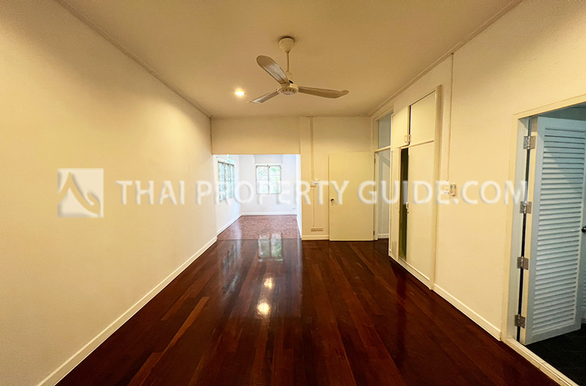 House with Private Pool in Sukhumvit 