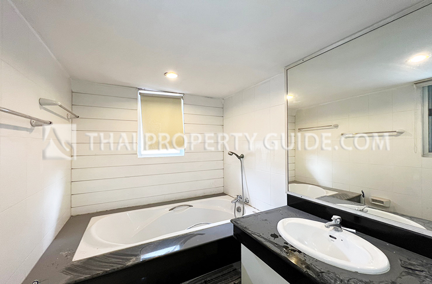 House with Private Pool in Sukhumvit 