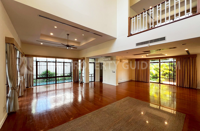 House with Private Pool in Sukhumvit 