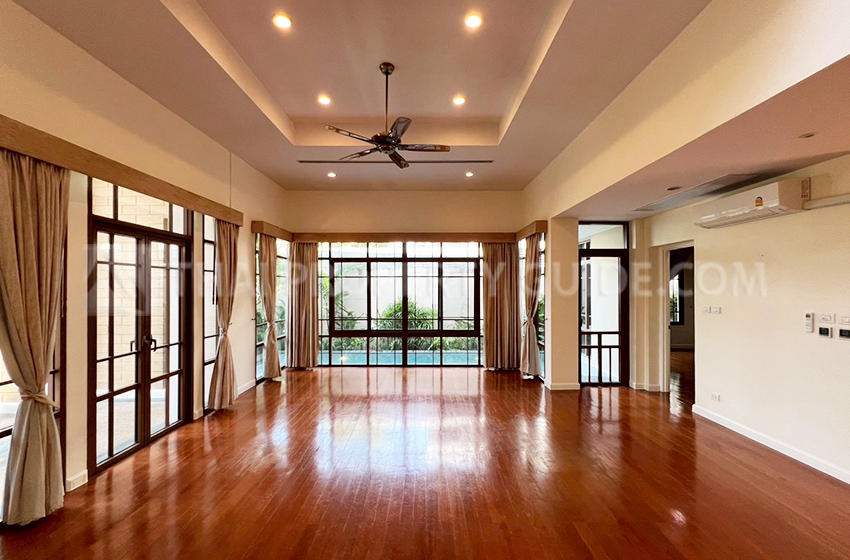 House with Private Pool in Sukhumvit 