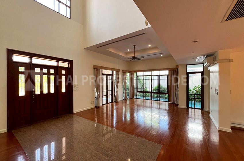 House with Private Pool in Sukhumvit 
