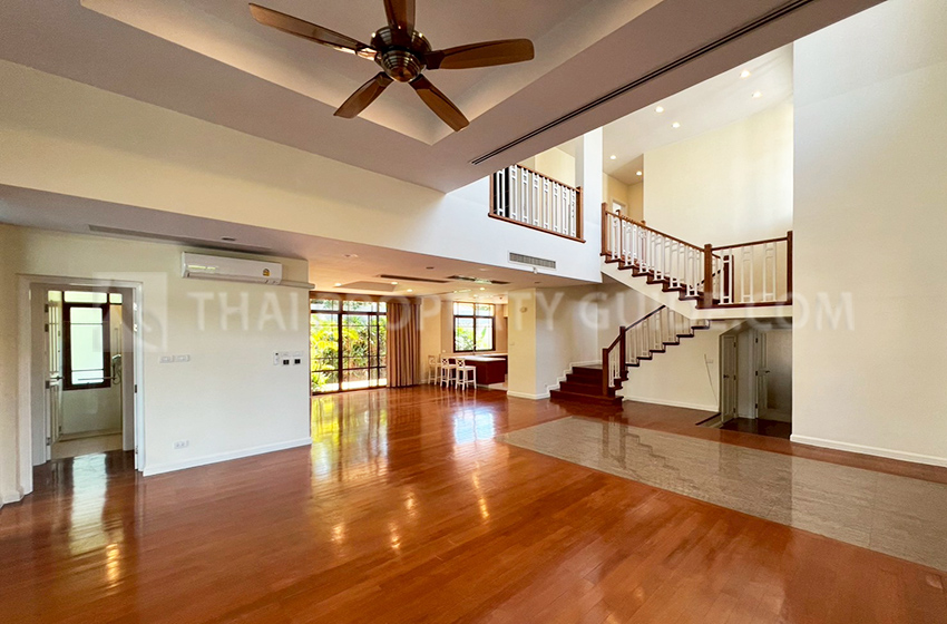 House with Private Pool in Sukhumvit 
