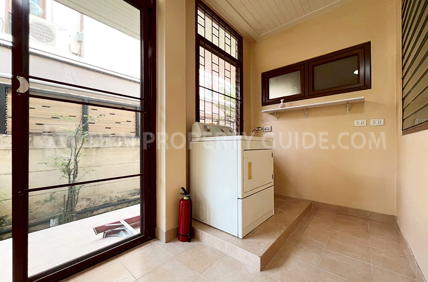 House with Private Pool in Sukhumvit 
