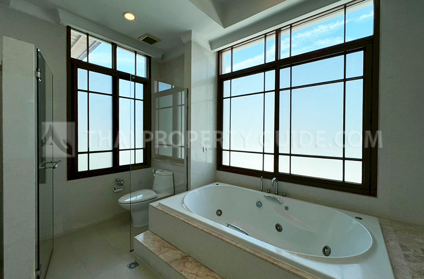 House with Private Pool in Sukhumvit 