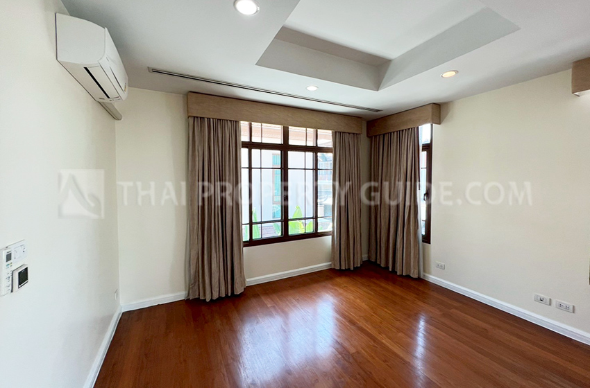 House with Private Pool in Sukhumvit 