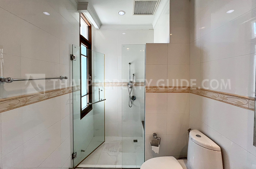House with Private Pool in Sukhumvit 