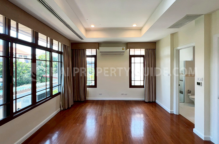 House with Private Pool in Sukhumvit 