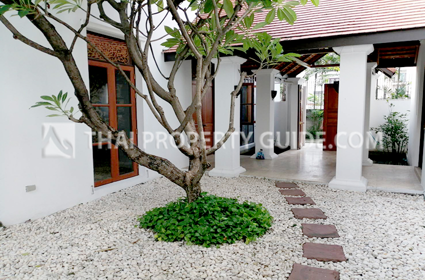 House with Private Pool in Sukhumvit 