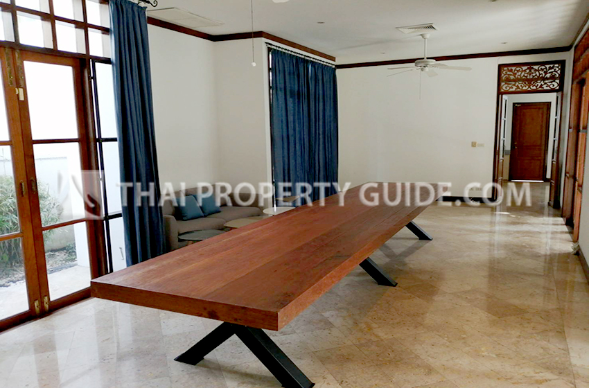 House with Private Pool in Sukhumvit 
