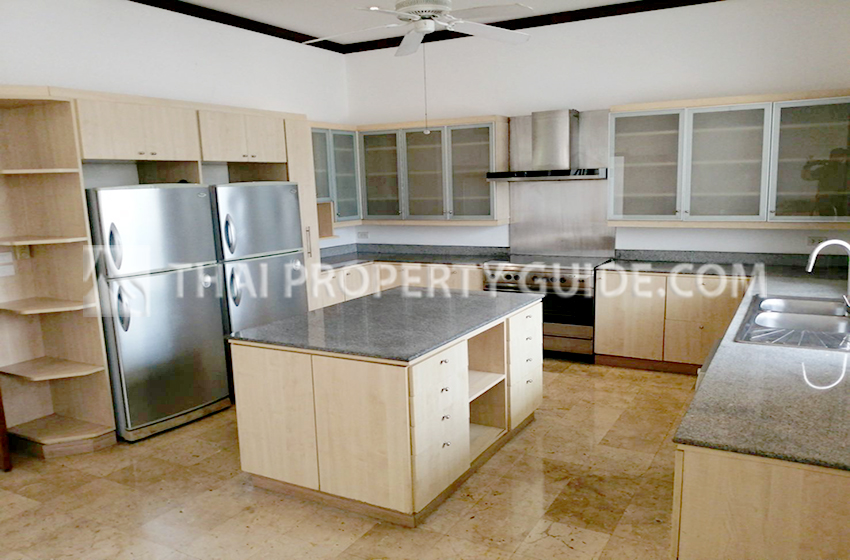House with Private Pool in Sukhumvit 