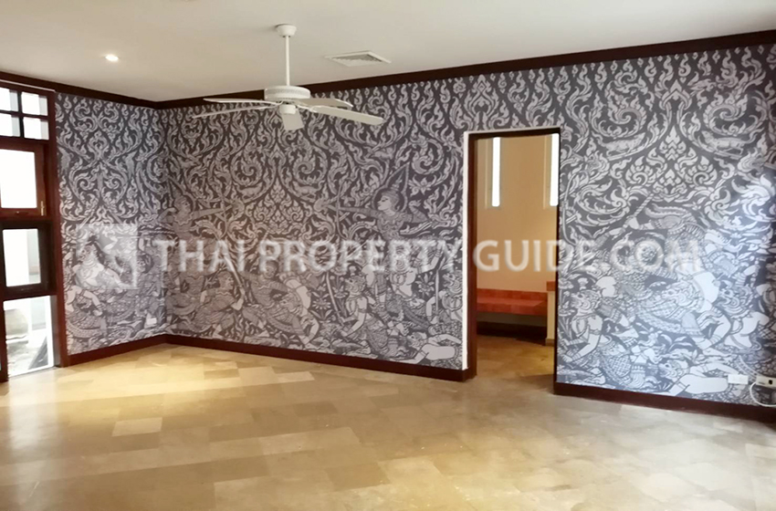 House with Private Pool in Sukhumvit 