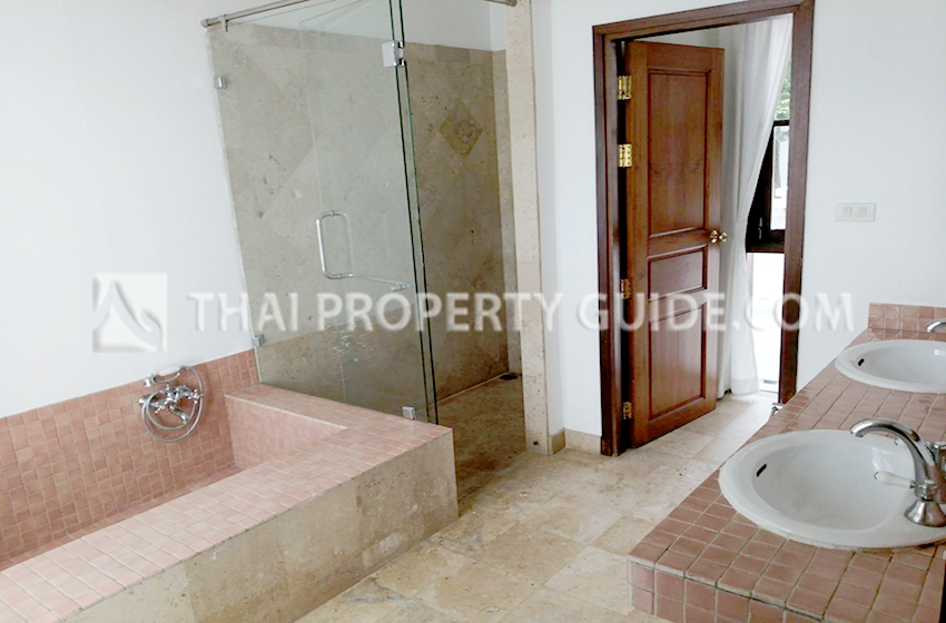 House with Private Pool in Sukhumvit 