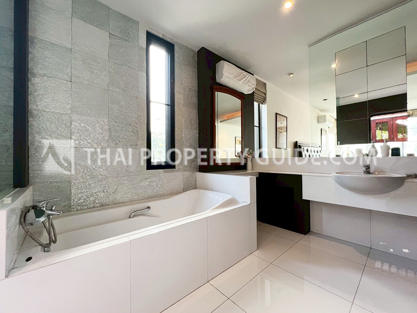 House with Private Pool in Sukhumvit 
