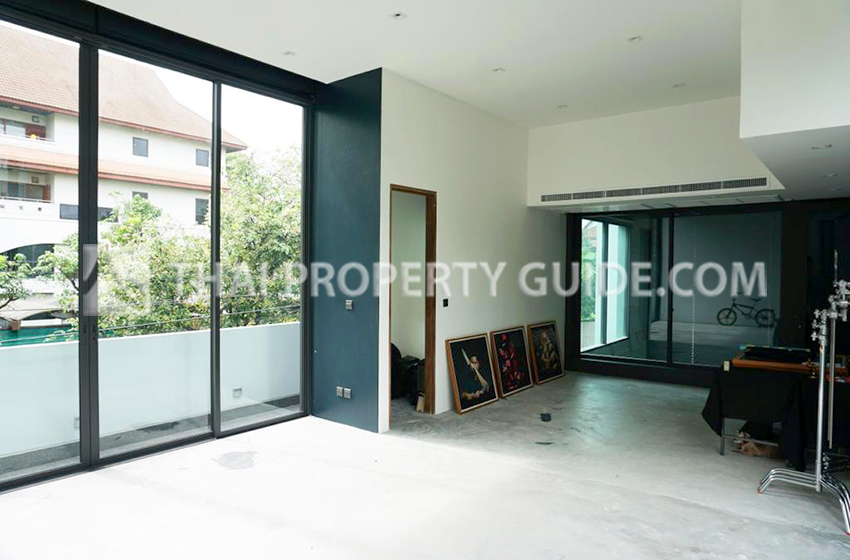 House with Private Pool in Sukhumvit 