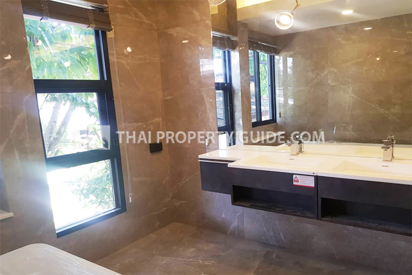 House with Private Pool in Sukhumvit 