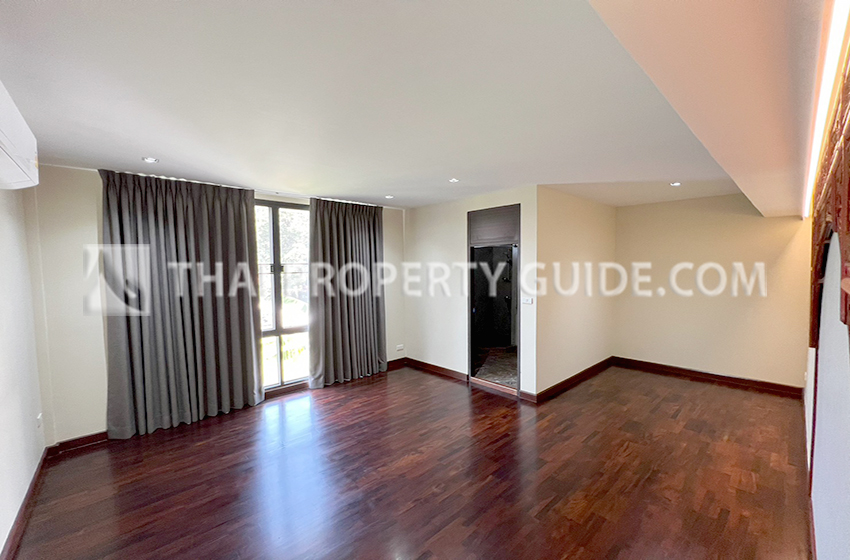 House with Private Pool in Sukhumvit 