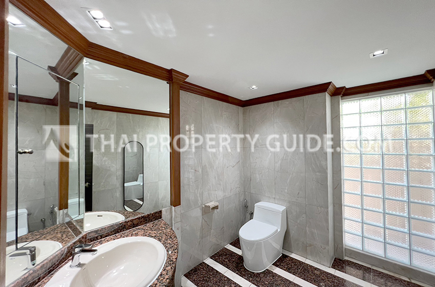 House with Private Pool in Sukhumvit 