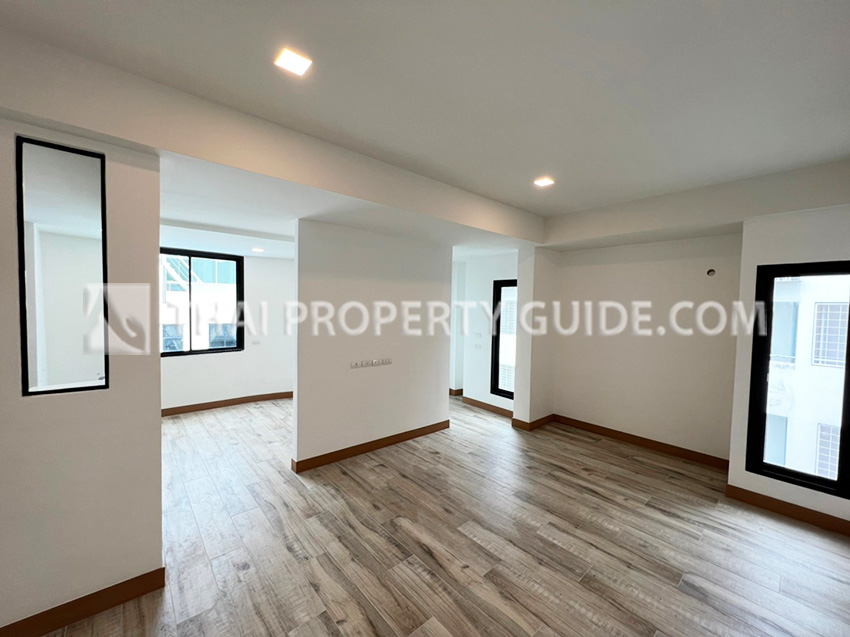 House with Private Pool in Sukhumvit 