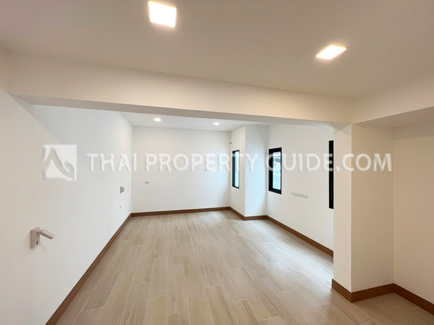 House with Private Pool in Sukhumvit 