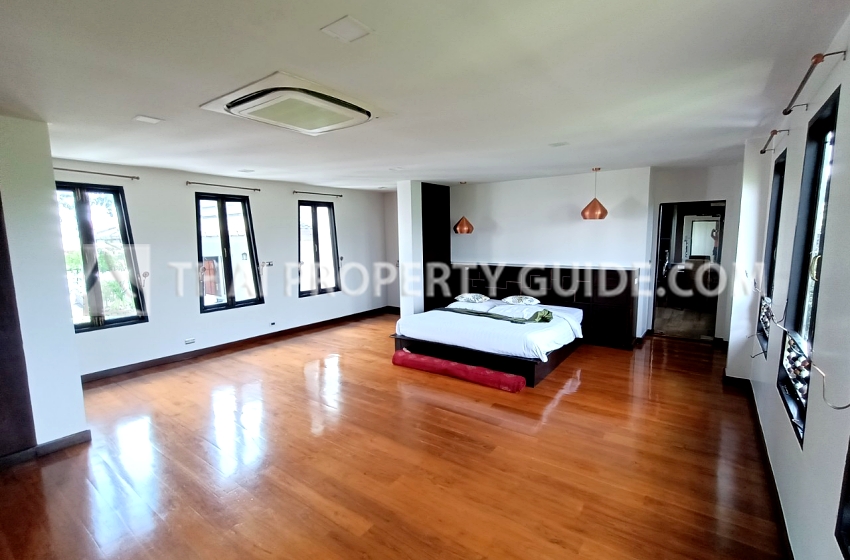 House with Private Pool in Sukhumvit 