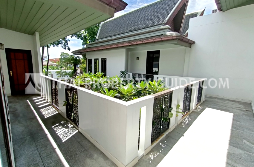 House with Private Pool in Sukhumvit 