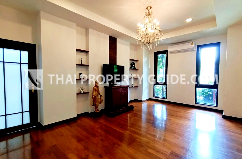 House with Private Pool in Sukhumvit 